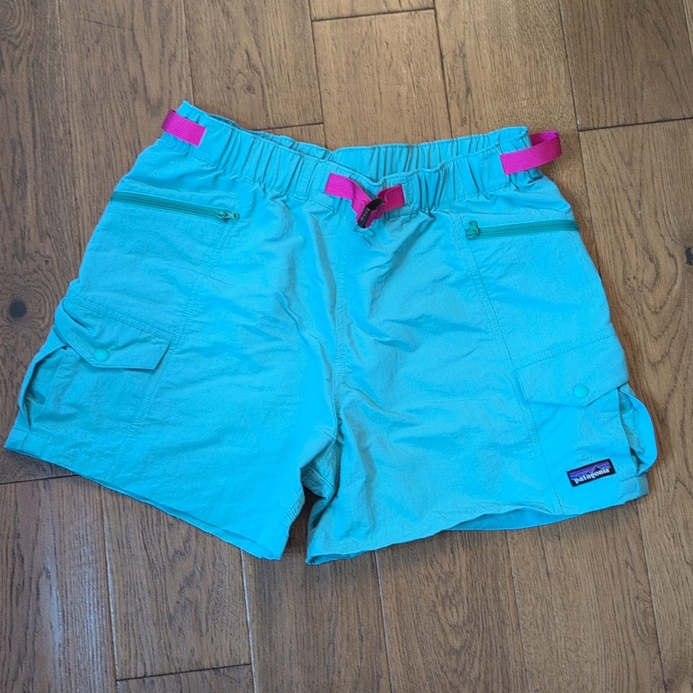 Patagonia Women's Outdoor Everyday Shorts teal green Medium hiking baggie pink